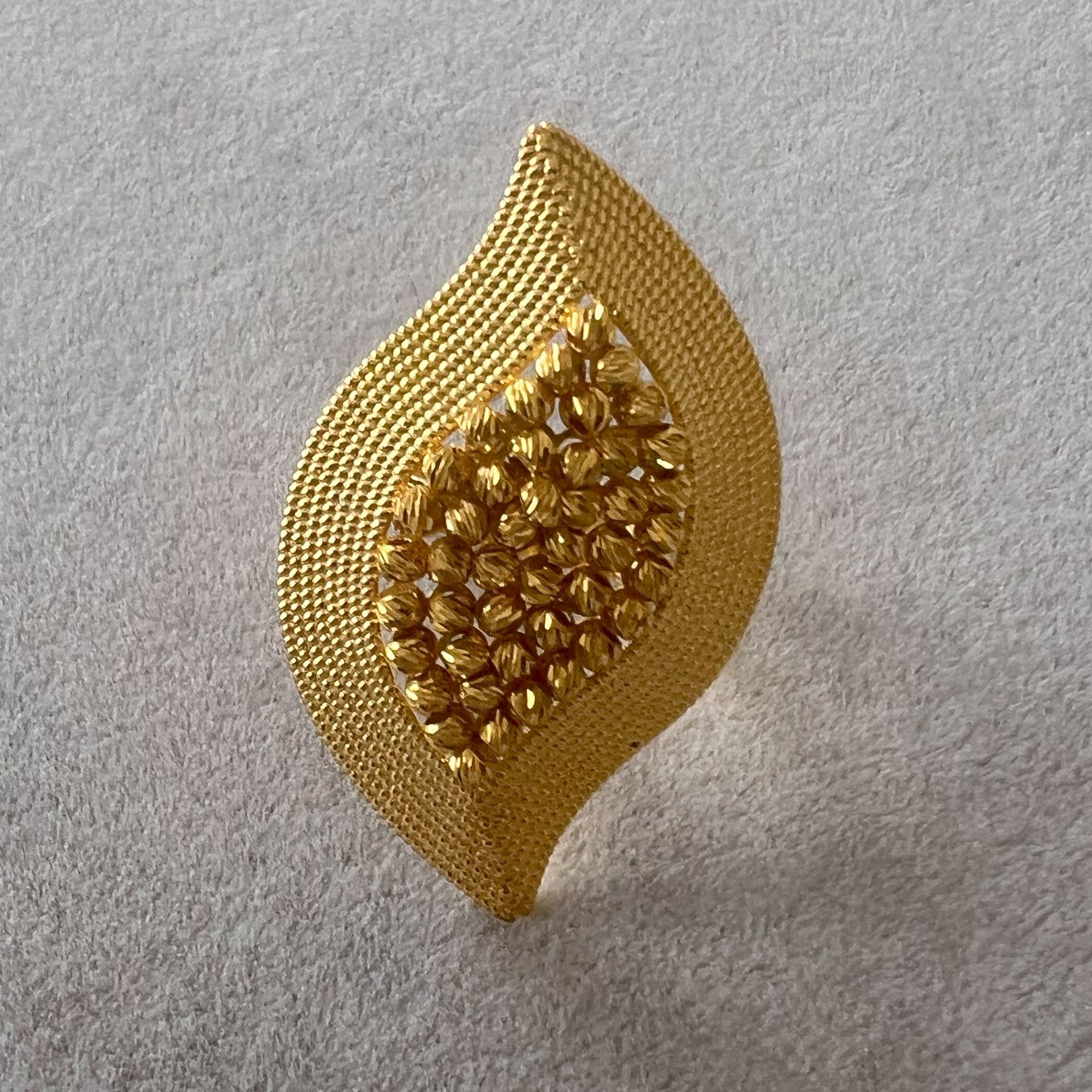 Makedonya Serisi Kraliyet Altın Örgü Tasarımlı, Ortasında Altın Tohumlu Yüzük AO04