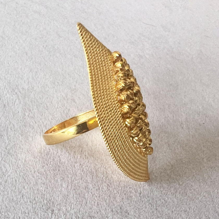 Makedonya Serisi Kraliyet Altın Örgü Tasarımlı, Ortasında Altın Tohumlu Yüzük AO04