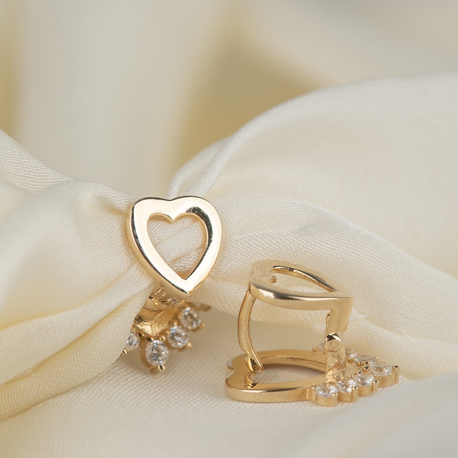 14 ayar Altın Kalp Şeklinde Taşlı Küpe - A14-023