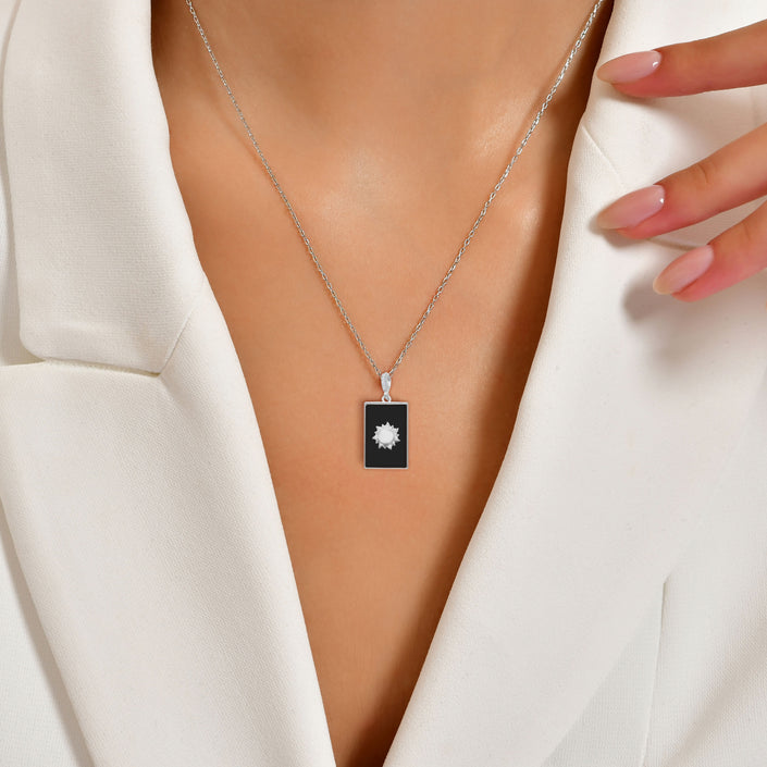 Gümüş Güneş Kolye, Oniks Taşlı Dikdörtgen Formlu, 925 Ayar Gümüş SSSUNAO