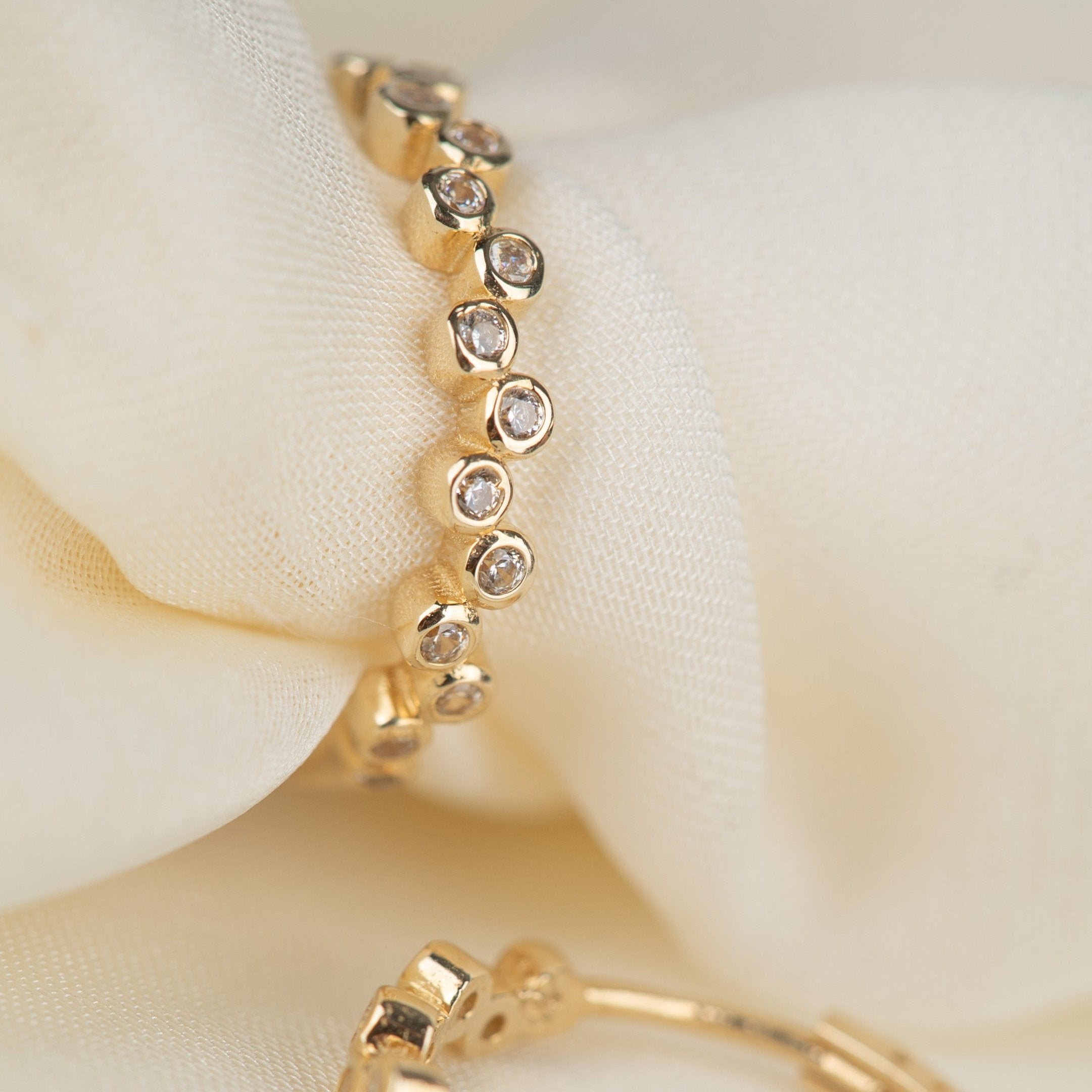 14 Ayar Altın Halka Huggie Taşlı Küpe Büyük Boy AT023