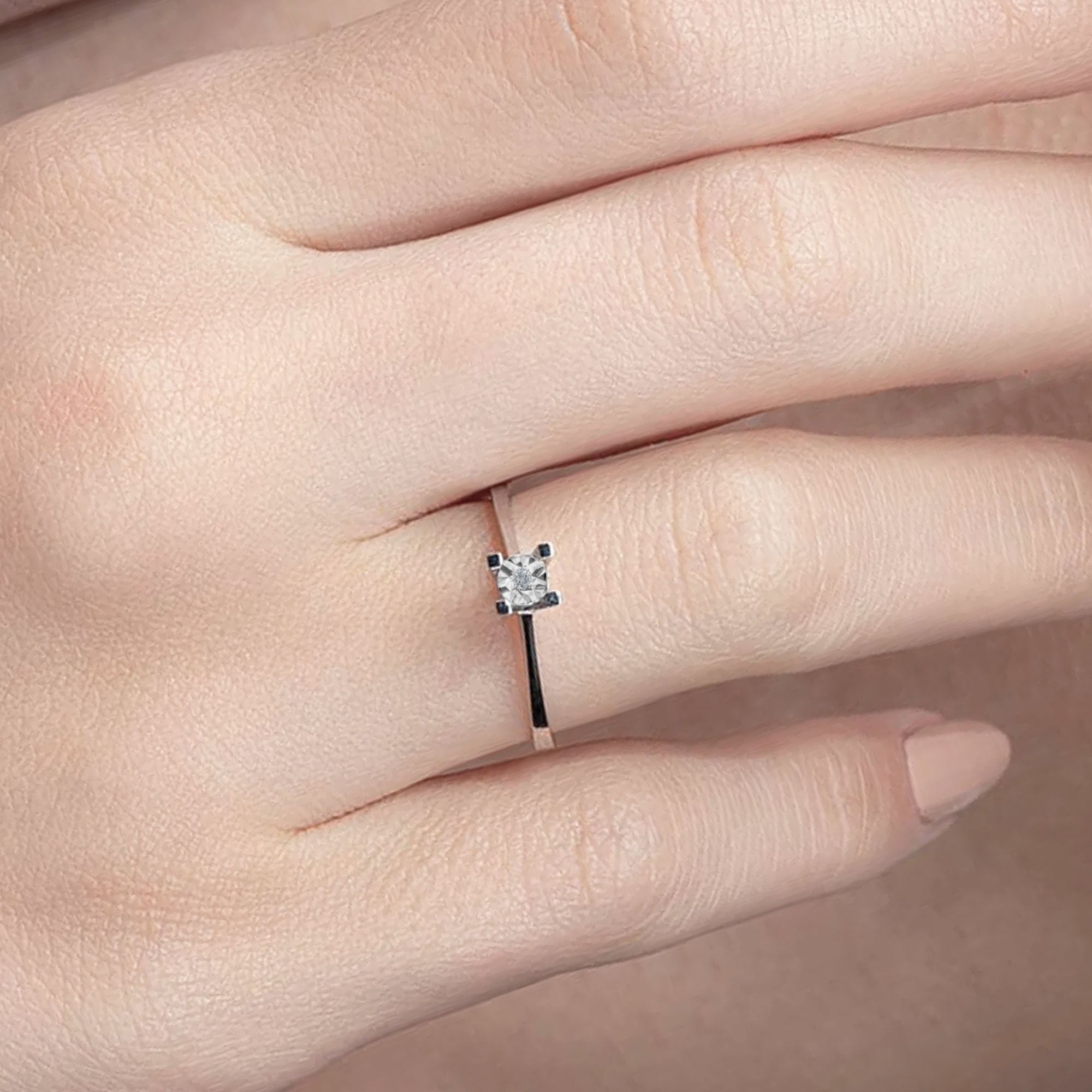 0.20 Karat Görünümlü 0.03 Karat Tektaş Efektli Pırlanta Yüzük 14 ayar Altın