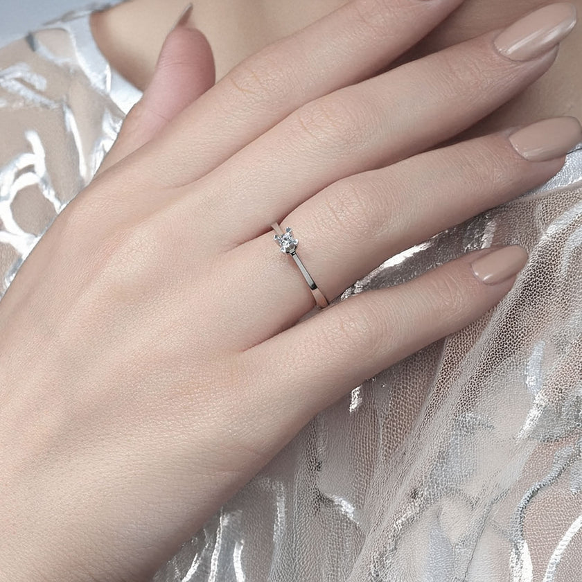 Tektaş Kalp Tırnak 0.10 Karat Pırlanta Yüzük 14 ayar Altın