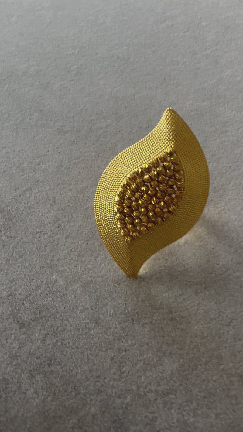 Makedonya Serisi Kraliyet Altın Örgü Tasarımlı, Ortasında Altın Tohumlu Yüzük AO04