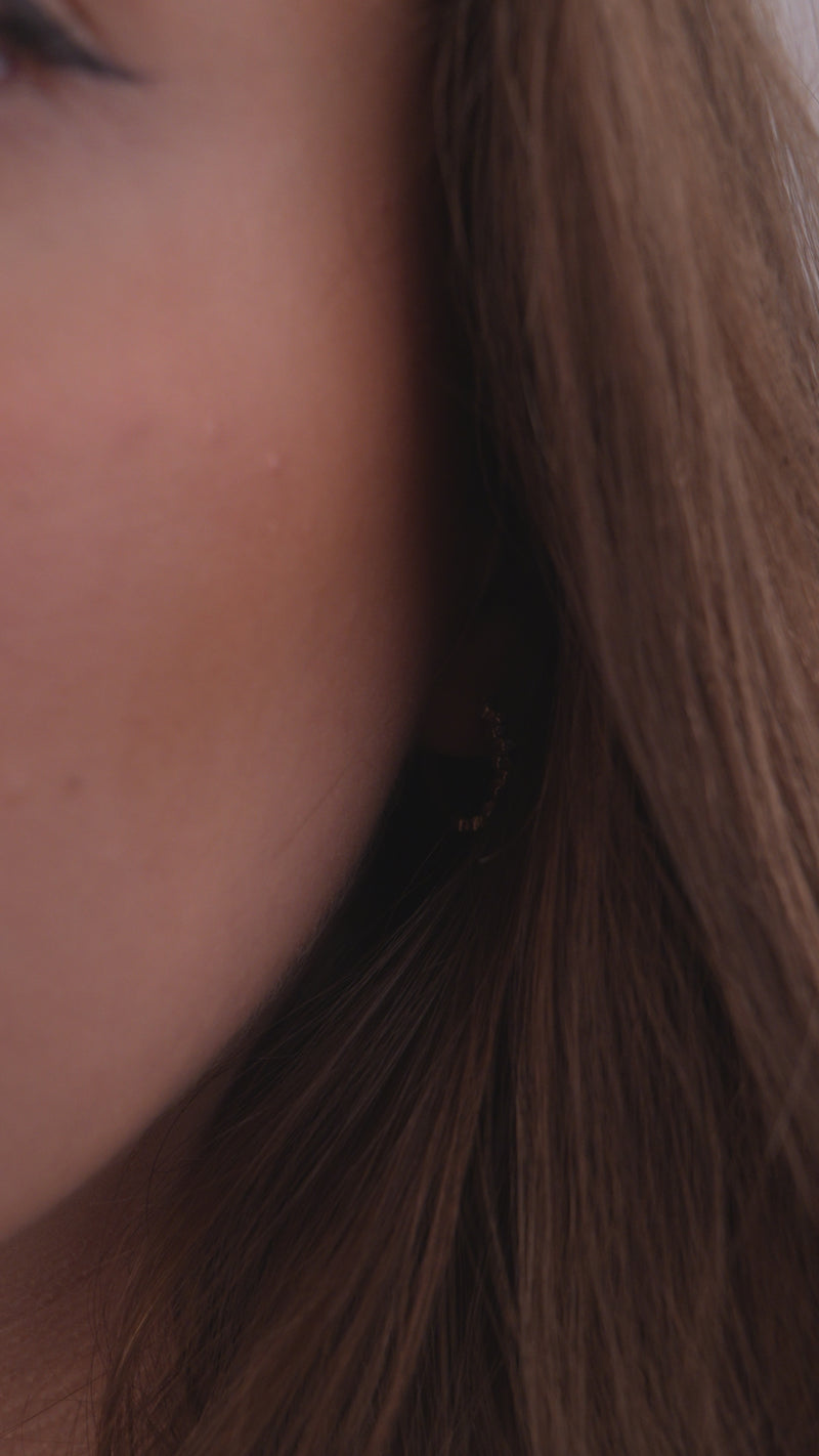 14 Ayar Altın Halka Huggie Taşlı Küpe Büyük Boy AT023